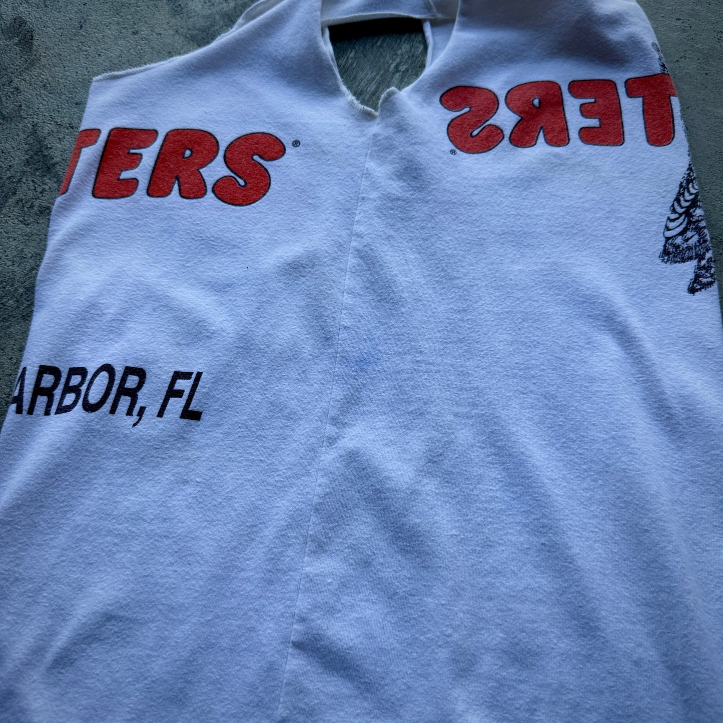1990S HOOTERS OWL BREAKTHROUGH GRAPHIC TANK TOP